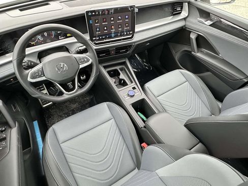 New 2026 Volkswagen Tiguan SE R-Line AWD/4WD image 9