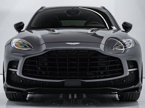 Used 2025 Aston Martin DBX 707 image 5