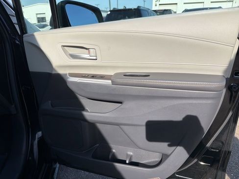 Used 2024 Toyota Sienna XLE image 29
