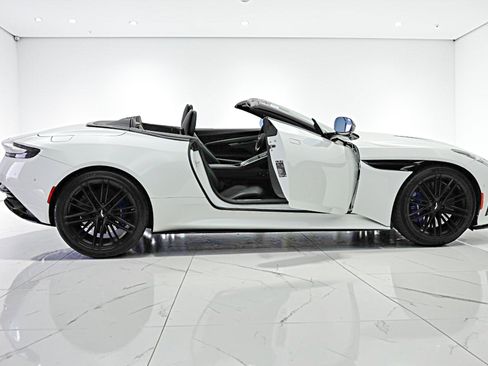Used 2024 Aston Martin DB12 Convertible RWD image 18