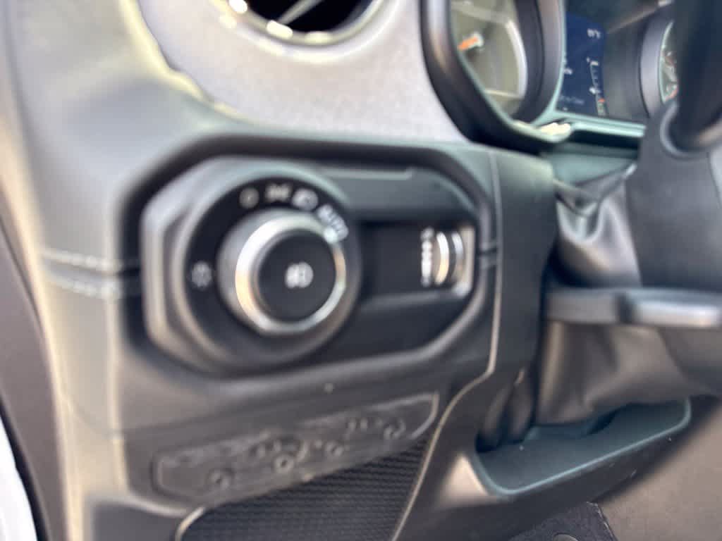 Used 2025 Jeep Wrangler Unlimited Sahara AWD/4WD image 17