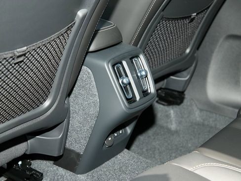 New 2026 Volvo XC40 B5 Plus w/ Protection Package Premier image 16