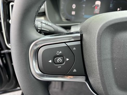 New 2025 Volvo XC40 B5 Core w/ Protection Package Premier image 17