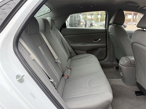 Used 2024 Hyundai Elantra SEL image 28