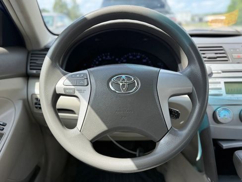 Used 2011 Toyota Camry LE FWD image 24