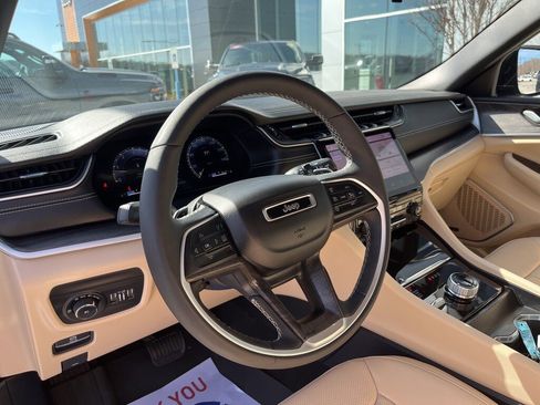 Used 2024 Jeep Grand Cherokee L Limited w/ Luxury Tech Group II image 6