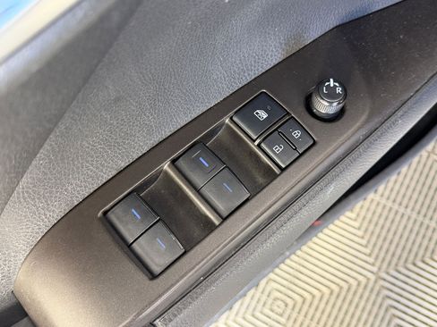 Used 2022 Toyota Camry SE FWD image 12