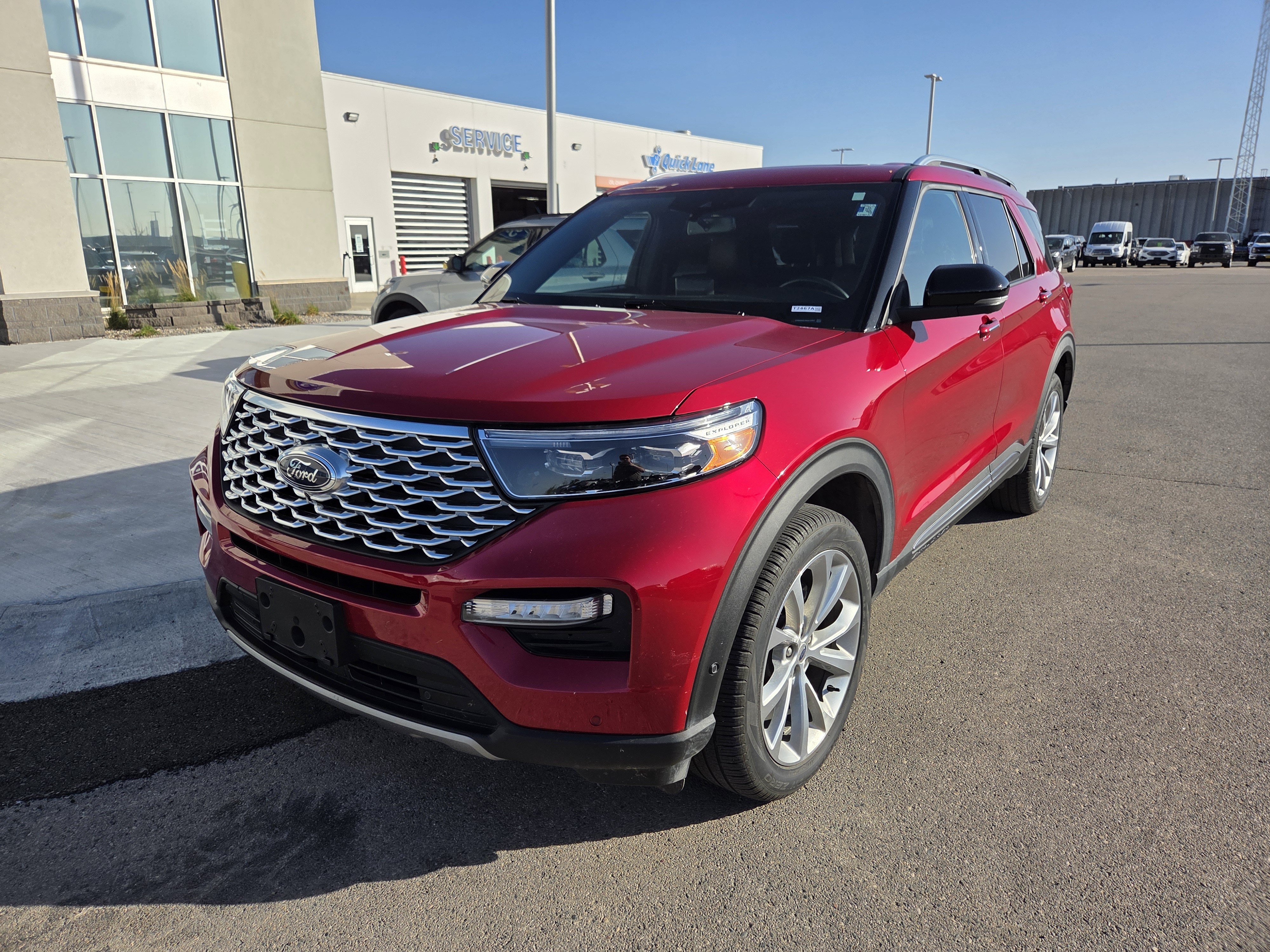 Used 2022 Ford Explorer Platinum w/ Equipment Group 601A AWD/4WD image 3