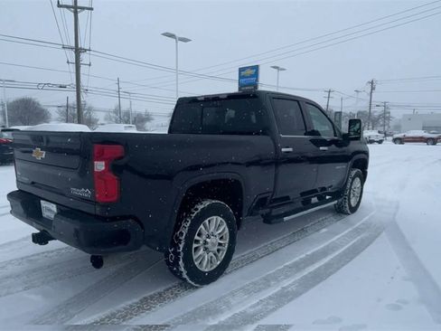 Used 2022 Chevrolet Silverado 2500 High Country w/ Safety Package II image 8
