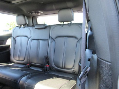 Used 2022 Jeep Wagoneer Series II w/ Premium Group I AWD/4WD image 22