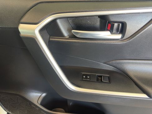 Used 2021 Toyota RAV4 XLE Premium image 16