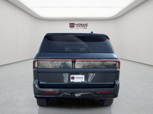 Used 2025 Lincoln Navigator Reserve image 6