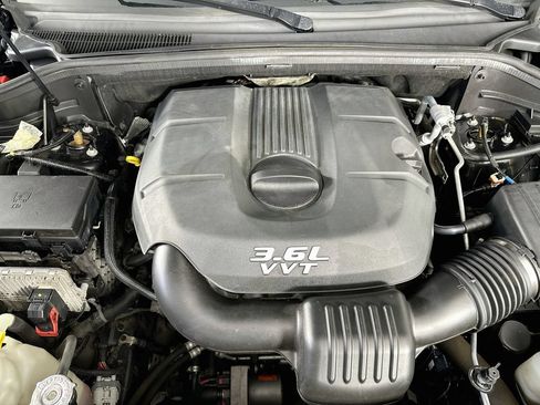 Used 2014 Jeep Grand Cherokee Overland AWD/4WD image 32