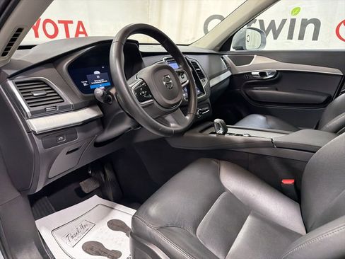 Used 2025 Volvo XC90 B5 Core AWD/4WD image 22