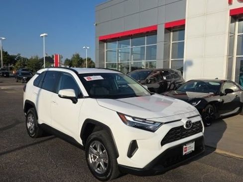 Used 2025 Toyota RAV4 XLE AWD/4WD image 8