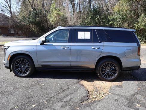 Used 2026 Cadillac Escalade Platinum Sport w/ LPO, ONYX Package image 3