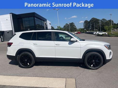 New 2026 Volkswagen Atlas SE FWD image 3