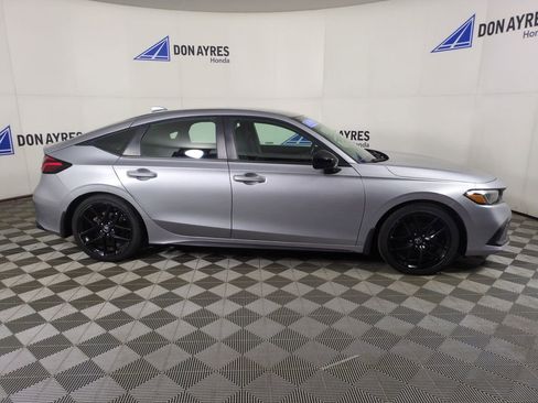 Used 2023 Honda Civic Sport image 6
