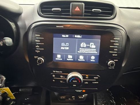 Used 2018 Kia Soul + FWD image 27