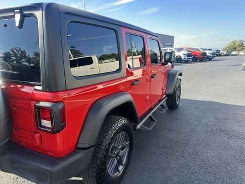 Used 2025 Jeep Wrangler Sport S image 23