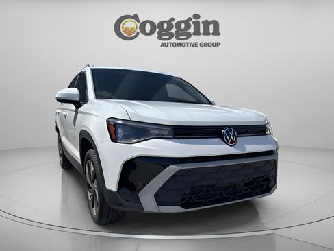Used 2025 Volkswagen Taos SE AWD/4WD image 9