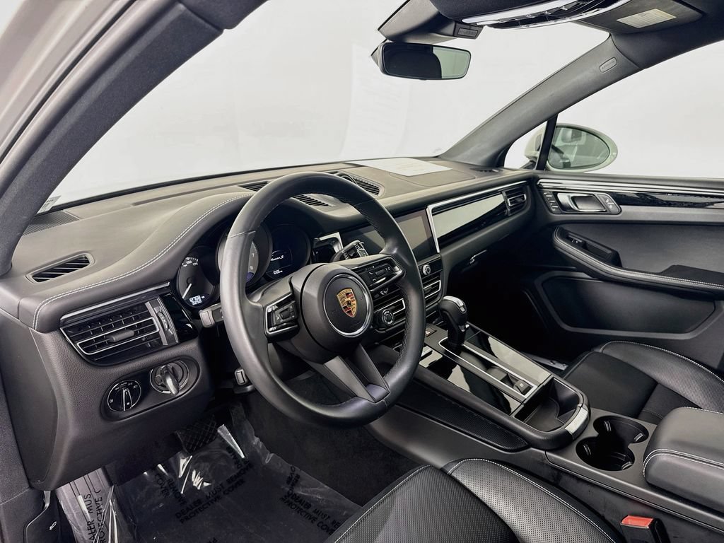 Certified 2024 Porsche Macan S AWD/4WD image 4