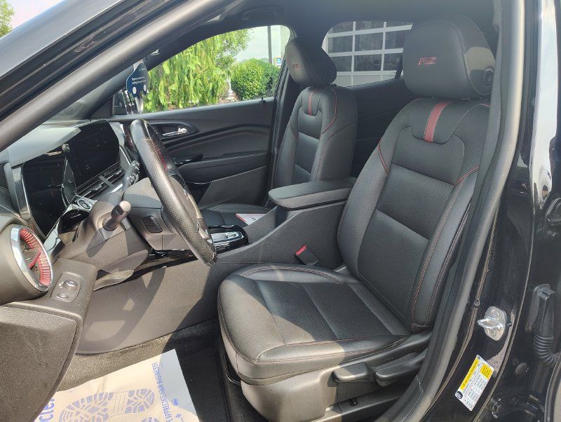 Certified 2024 Chevrolet Trax RS FWD image 12