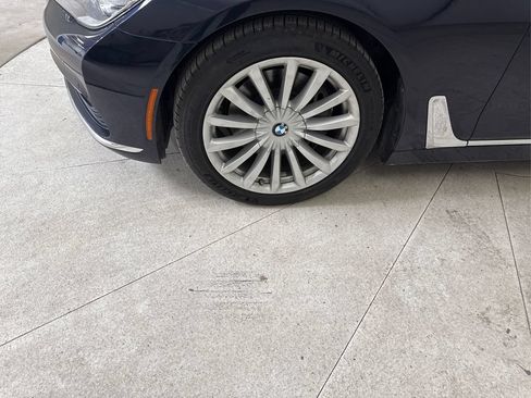 Used 2017 BMW 740i RWD image 14