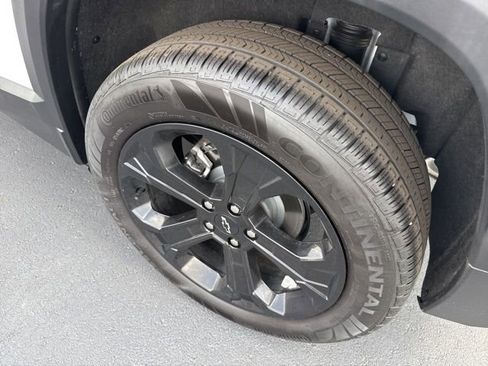 Used 2026 Chevrolet Equinox LT w/ Midnight Edition image 11