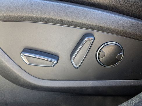 Used 2023 Lincoln Nautilus FWD w/ Premium Package image 21