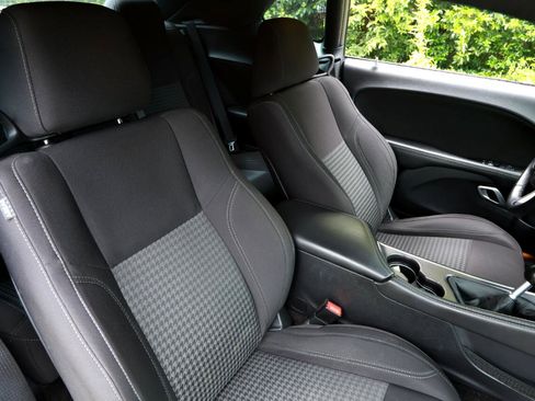 Used 2015 Dodge Challenger R/T w/ Quick Order Package 22B R/T image 11