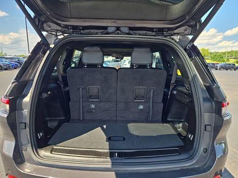 Used 2024 Jeep Grand Cherokee L Altitude AWD/4WD image 12