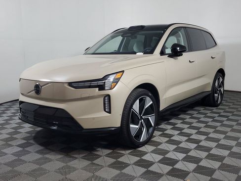 Certified 2025 Volvo EX90 Ultra AWD/4WD image 3