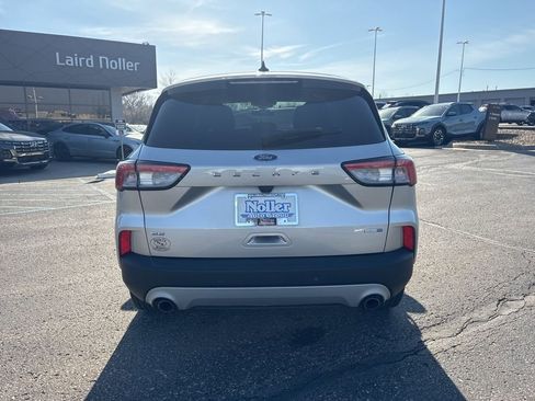 Used 2020 Ford Escape SE image 6