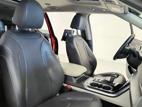 Used 2022 Kia Carnival SX Prestige FWD image 35