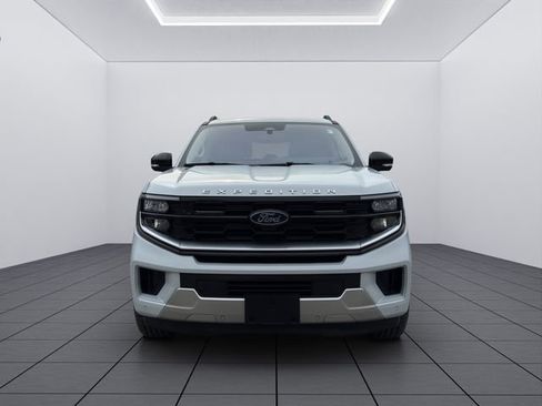 Used 2025 Ford Expedition Platinum image 1