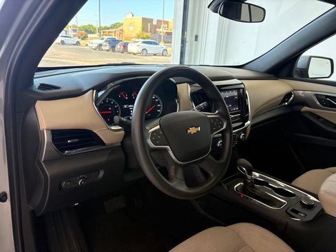 Used 2023 Chevrolet Traverse LS FWD image 2