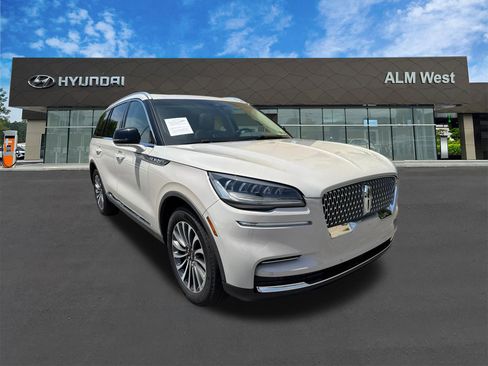 Used 2022 Lincoln Aviator AWD w/ Premium Package image 3
