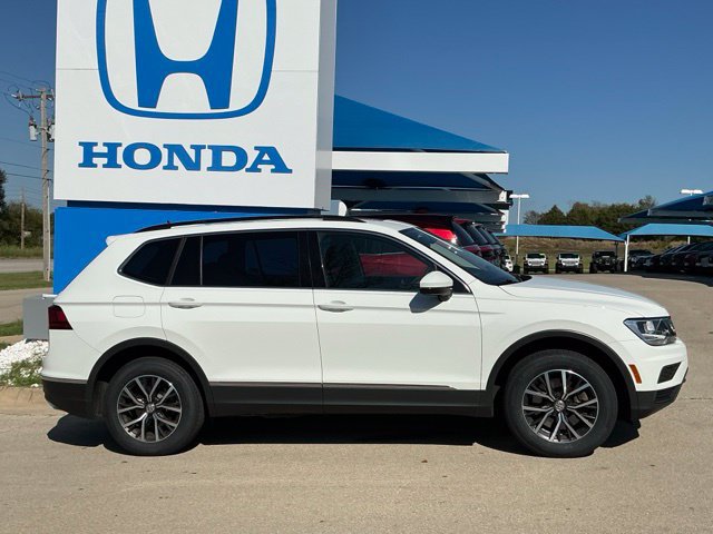 Used 2020 Volkswagen Tiguan SE w/ Panoramic Sunroof Package AWD/4WD image 2