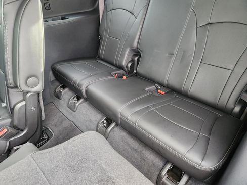 Used 2021 Buick Enclave Avenir w/ Avenir Technology Package image 33