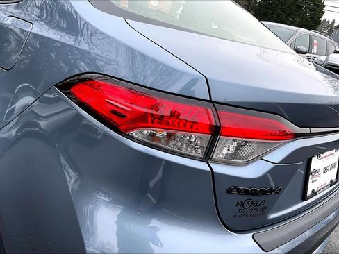 Used 2022 Toyota Corolla LE w/ Body Protection Package (TMS) FWD image 28
