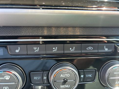 Used 2022 Volkswagen Atlas SE w/ Panoramic Sunroof Package image 19