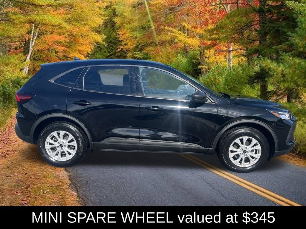 Used 2025 Ford Escape Active AWD/4WD image 2