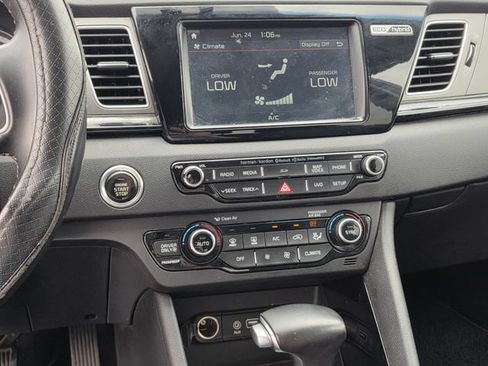 Used 2018 Kia Niro EX w/ Option Group 020 FWD image 10