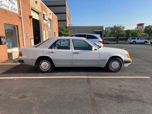Used 1991 Mercedes-Benz 300 E 3.0 image 5