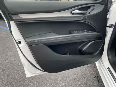 Used 2022 Alfa Romeo Stelvio Veloce image 15