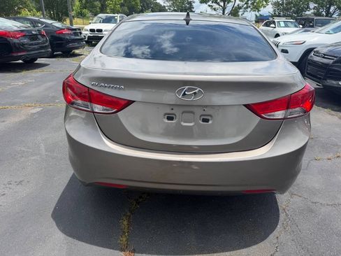 Used 2012 Hyundai Elantra GLS FWD image 7