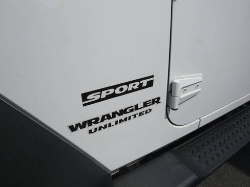 Used 2014 Jeep Wrangler Unlimited Sport w/ Quick Order Package 24S AWD/4WD image 10