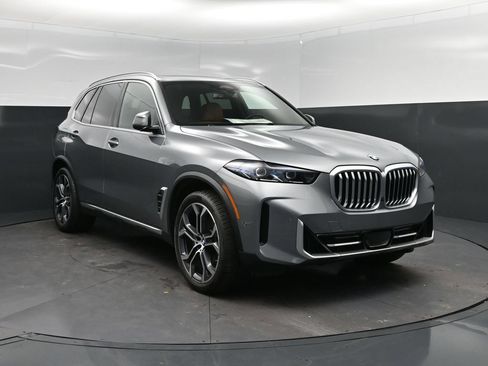 Certified 2026 BMW X5 sDrive40i w/ Climate Comfort Package RWD image 9