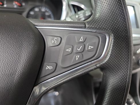 Used 2020 Chevrolet Equinox LS w/ LS Convenience Package image 17